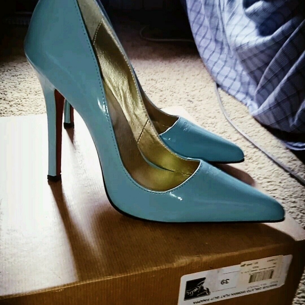 Christian Louboutin So Kate Pumps - Picture 4 of 5